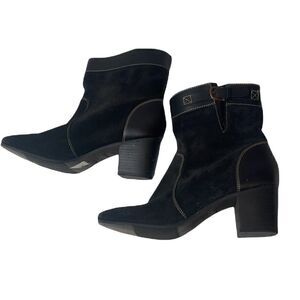 Sebego Suede and leather Black Heeled Booties. Size 9.
